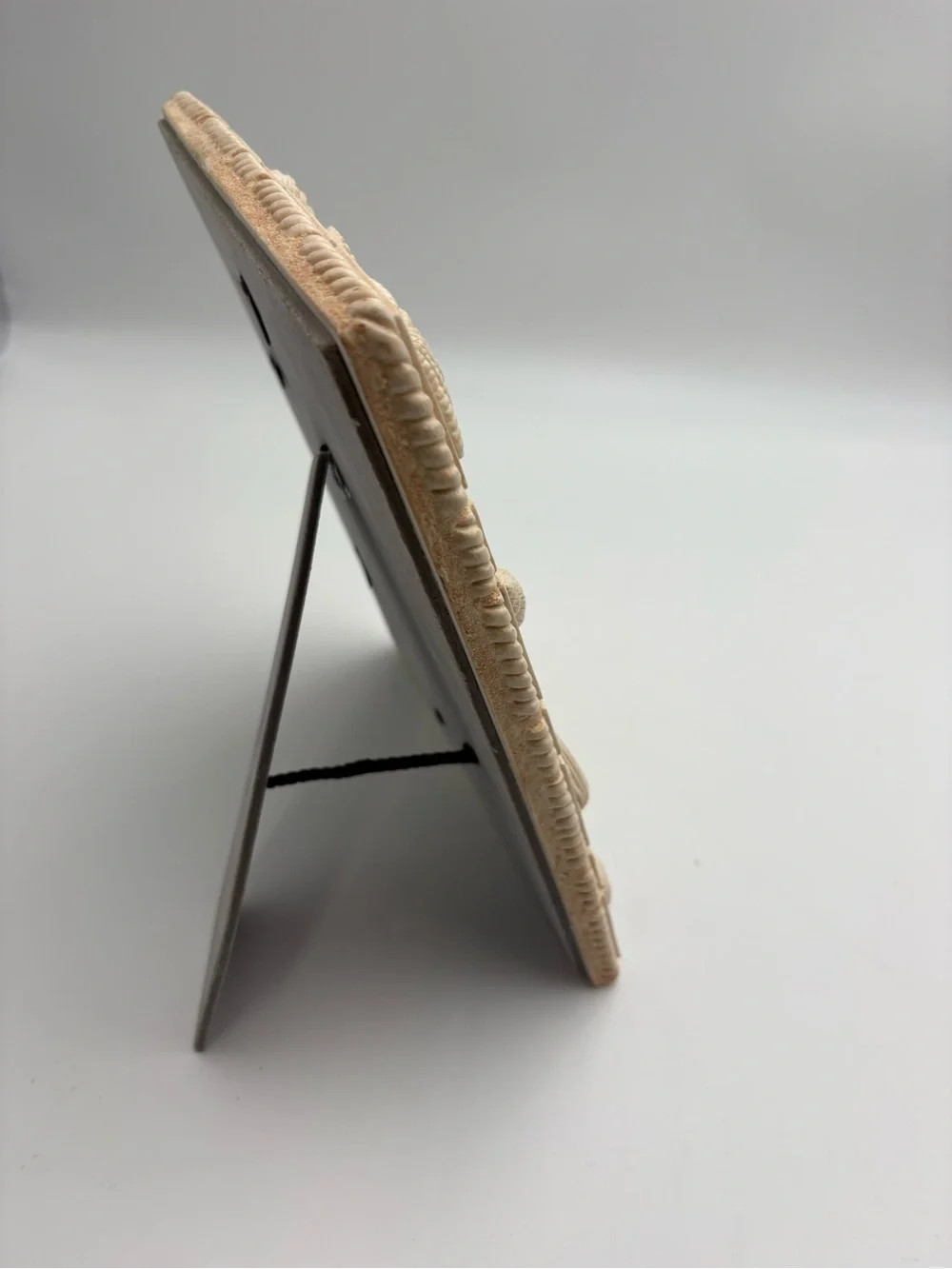 Vintage Malden Sandstone Shell Picture Frame in Cream